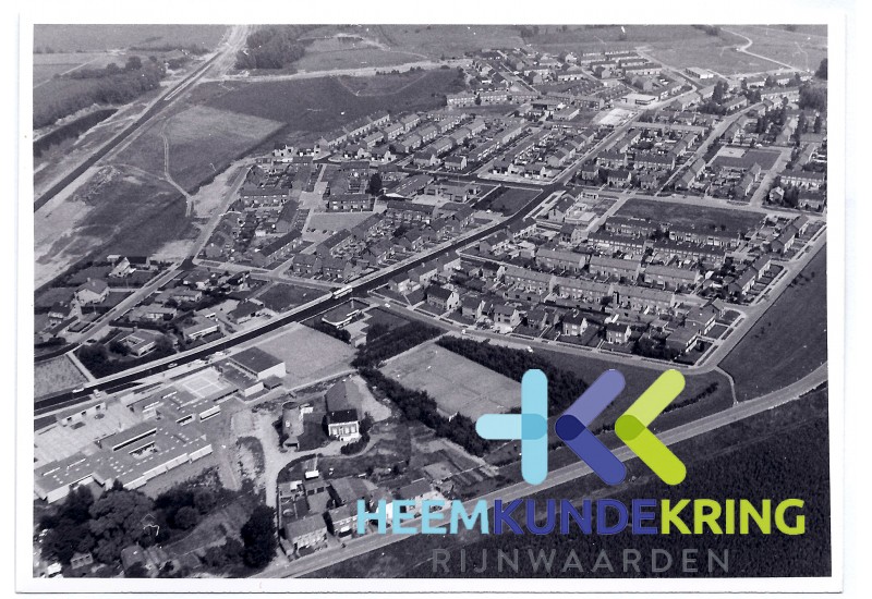 Lobith 08-1974 Luchtfoto Omgeving Molen tennisveld-Boterdijk Coll. G.B.Janssen (11)